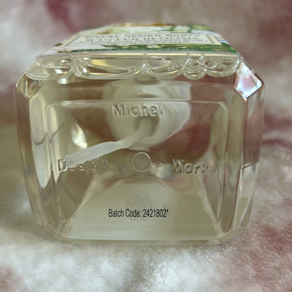 Michel Design Works Stonewall Kitcheb Scented Winter Blooms Foaming Hand Soap - Picture 9 of 11